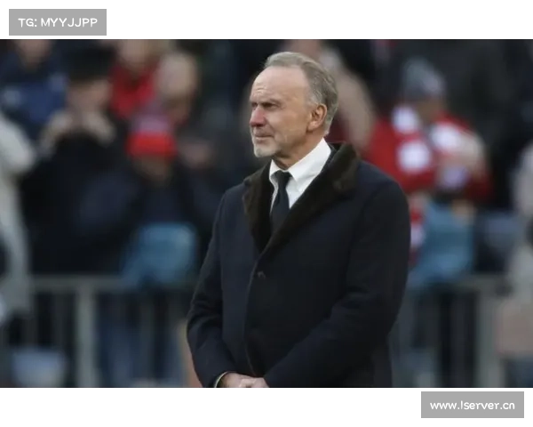 从锋线领袖到球队灵魂拜仁传奇鲁梅尼格的多位置全能解析 从锋线领袖到球队灵魂拜仁传奇鲁梅尼格的多位置全能解析